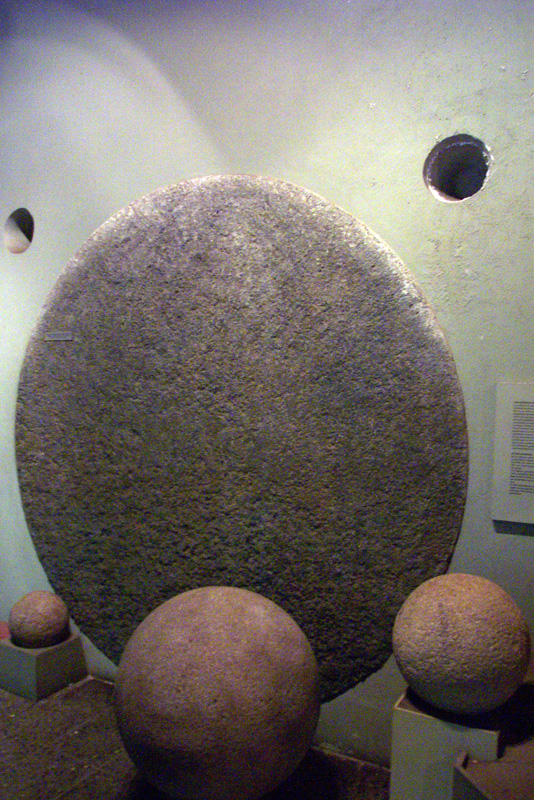 028 Nat Museum Granit Spheres DCP_1483